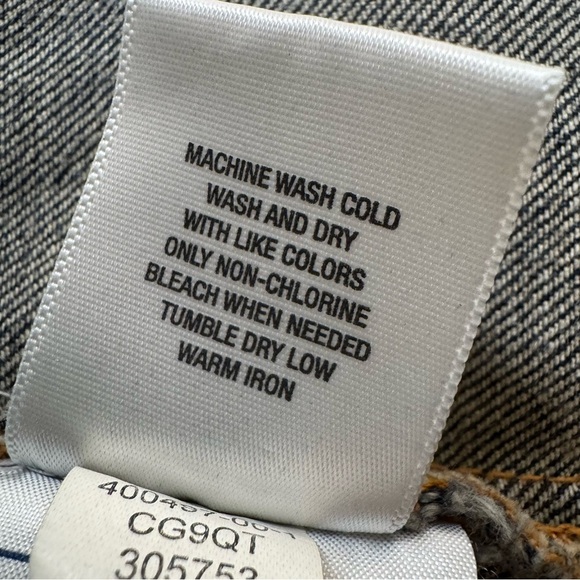 Old Navy Blue Jean Jacket Fitted Tailored Style with Distressing Sz Large - Picture 11 of 11